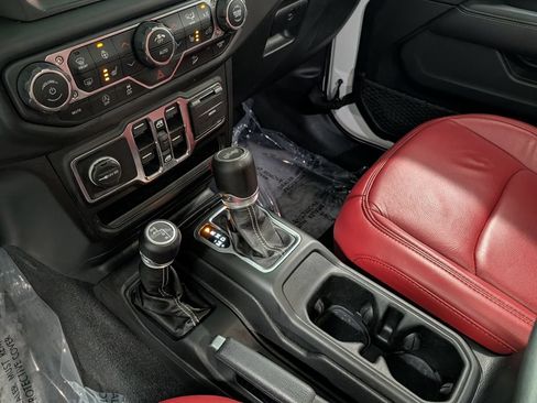 Used 2021 Jeep Wrangler Unlimited Sahara AWD/4WD image 17