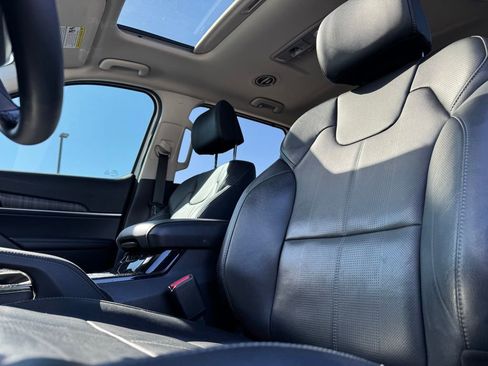 Used 2024 Kia Telluride EX w/ EX Captain's Chair Package AWD/4WD image 5