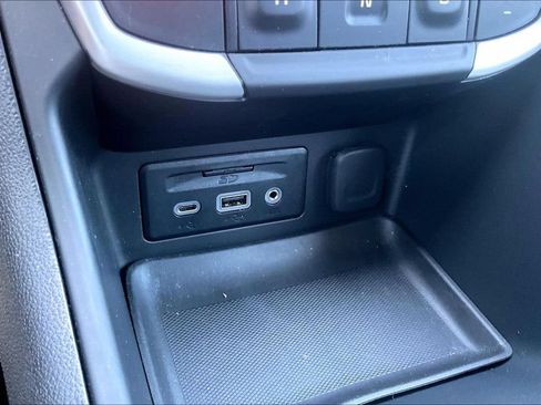 Used 2024 GMC Terrain SLE w/ Driver Convenience Package FWD image 16