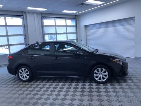 Used 2025 Toyota Corolla LE image 34