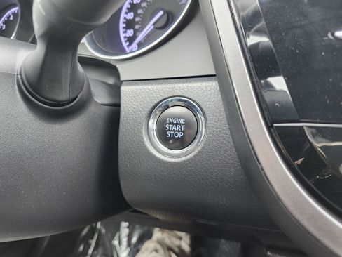 Used 2019 Toyota Camry LE w/ Convenience Package FWD image 7