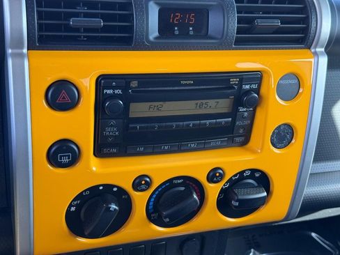 Used 2010 Toyota FJ Cruiser 4WD image 18