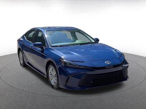 Used 2025 Toyota Camry LE FWD image 4