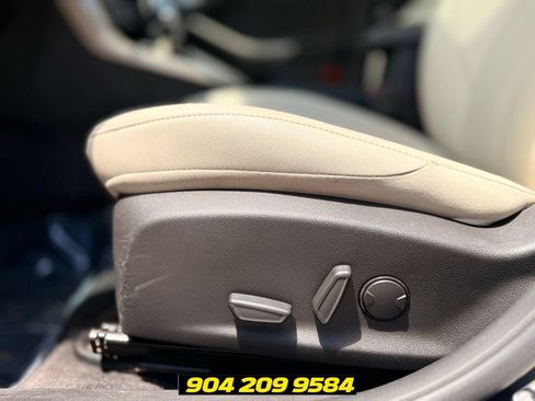 Used 2017 Ford Focus Titanium FWD image 13