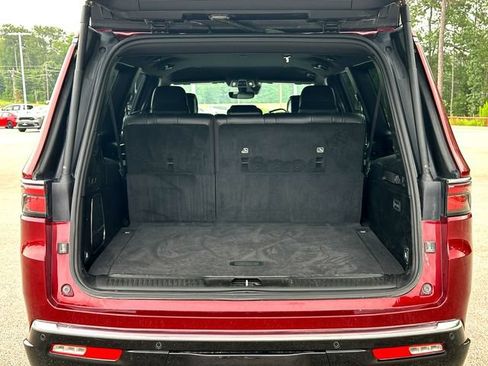 Used 2024 Jeep Wagoneer L Series II w/ Flexible Seating Group AWD/4WD image 30