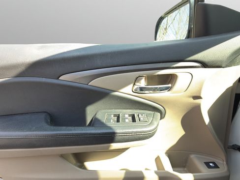 Used 2017 Honda Pilot EX image 18