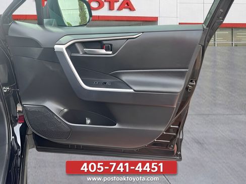 Used 2025 Toyota RAV4 XLE FWD image 28