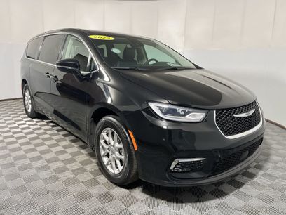 Used 2024 Chrysler Pacifica Touring-L