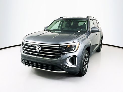 Used 2025 Volkswagen Atlas SE image 3