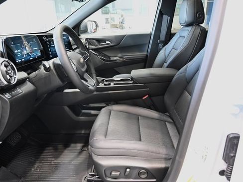 New 2026 Chevrolet Equinox LT w/ Convenience Package II image 9