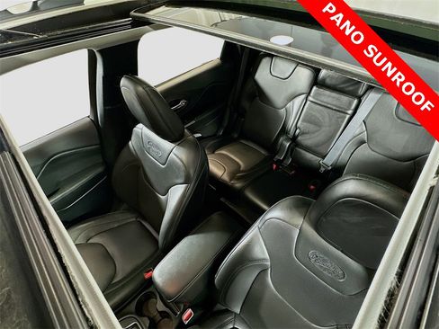 Used 2019 Jeep Cherokee Overland w/ Technology Group image 24