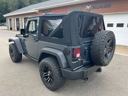 Used 2017 Jeep Wrangler Sport AWD/4WD image 7