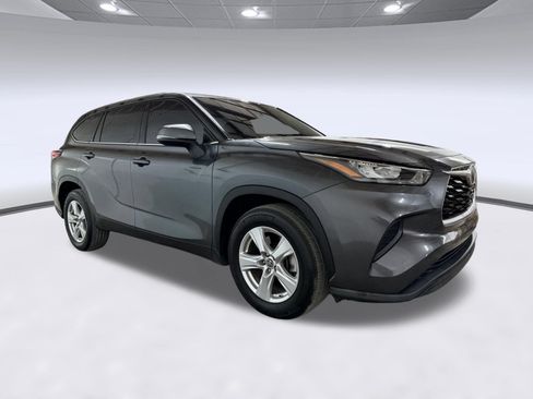 Used 2020 Toyota Highlander L FWD image 6
