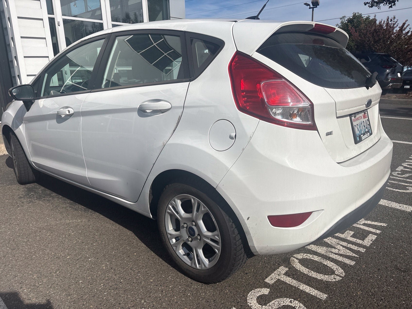 Used 2016 Ford Fiesta SE FWD image 2