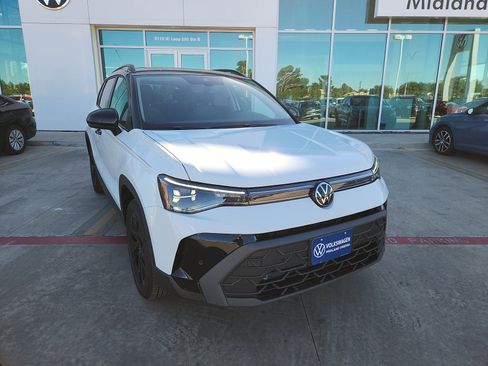 New 2026 Volkswagen Taos SE image 1