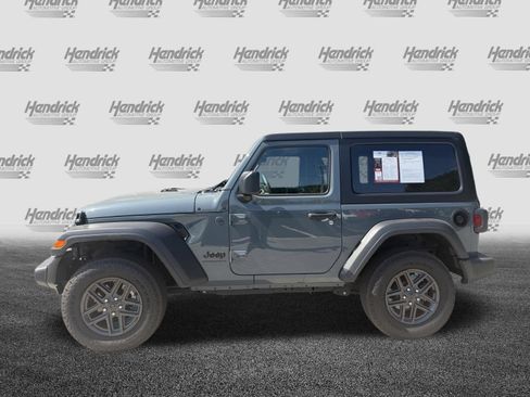 Used 2025 Jeep Wrangler Sport AWD/4WD image 5