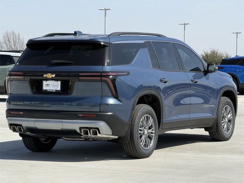New 2026 Chevrolet Traverse LT image 4