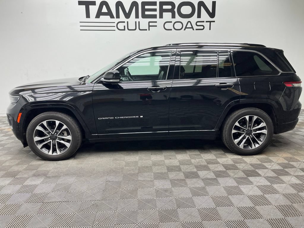 Used 2022 Jeep Grand Cherokee Overland w/ Luxury Tech Group IV AWD/4WD image 6