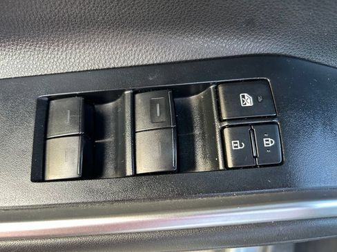 Used 2023 Toyota Highlander XLE FWD image 19