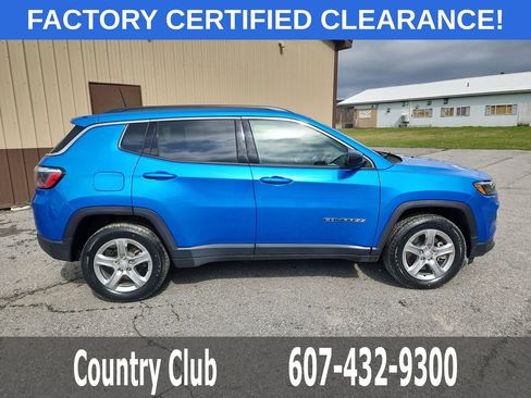 Used 2024 Jeep Compass Latitude w/ Convenience Group AWD/4WD image 9