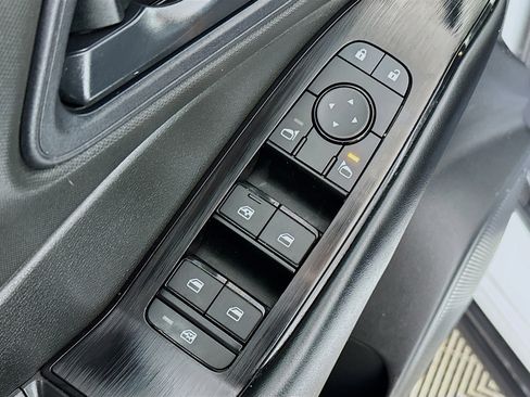 Used 2024 Nissan Rogue S image 17