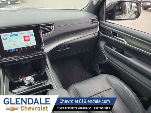 Used 2024 Jeep Wagoneer L Series II image 25
