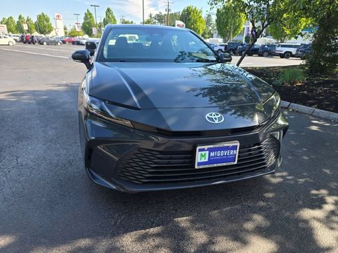 Used 2025 Toyota Camry LE FWD image 10