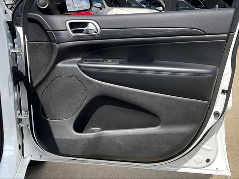 Used 2019 Jeep Grand Cherokee Altitude image 22