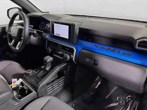 Certified 2025 Toyota Tacoma TRD Off-Road AWD/4WD image 26