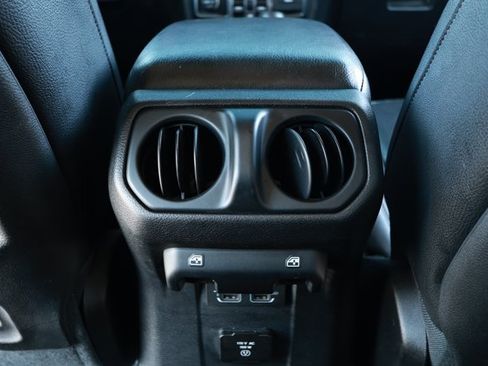 Used 2019 Jeep Wrangler Unlimited Rubicon AWD/4WD image 28