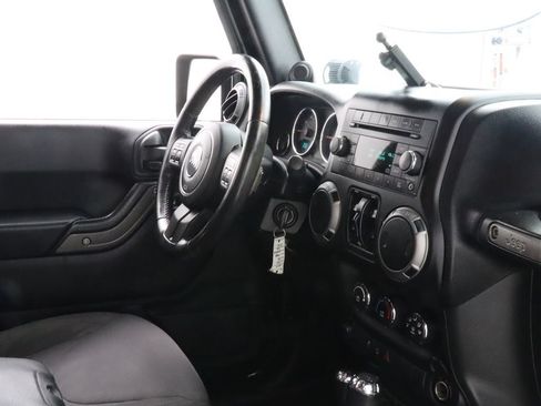 Used 2014 Jeep Wrangler Unlimited Sport w/ Quick Order Package 24S AWD/4WD image 21