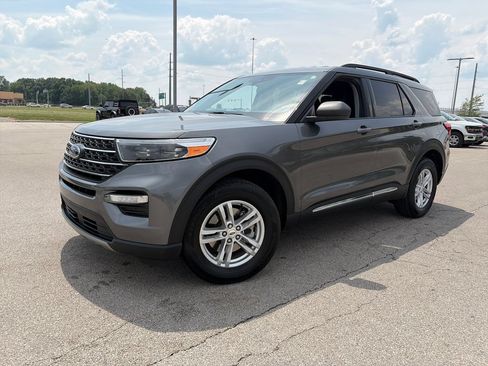 Used 2023 Ford Explorer XLT w/ Equipment Group 202A AWD/4WD image 3