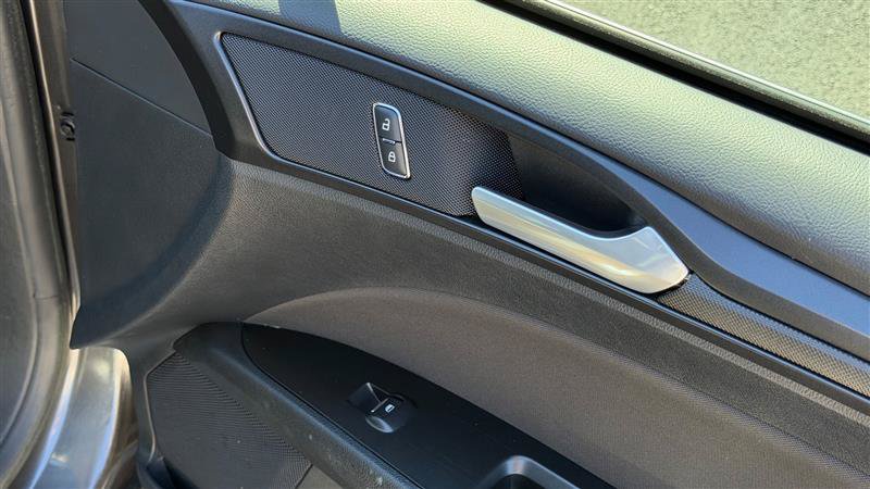 Used 2018 Ford Fusion SE w/ Equipment Group 201A FWD image 33