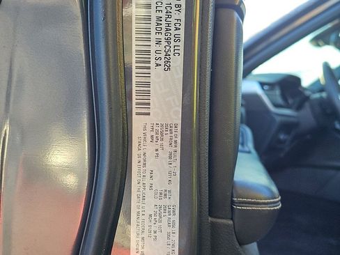 Used 2023 Jeep Grand Cherokee Altitude image 21