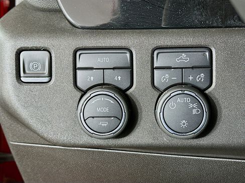 Used 2023 Chevrolet Silverado 1500 LT image 17