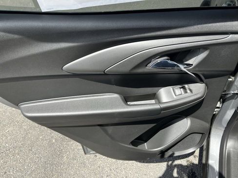 New 2025 Chevrolet TrailBlazer LT w/ LT Cold Weather Package FWD image 26