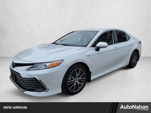 Used 2021 Toyota Camry XLE w/ Cold Weather Package image 1