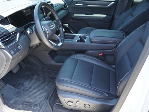 Used 2025 GMC Acadia Elevation w/ Elevation Premium Package FWD image 9