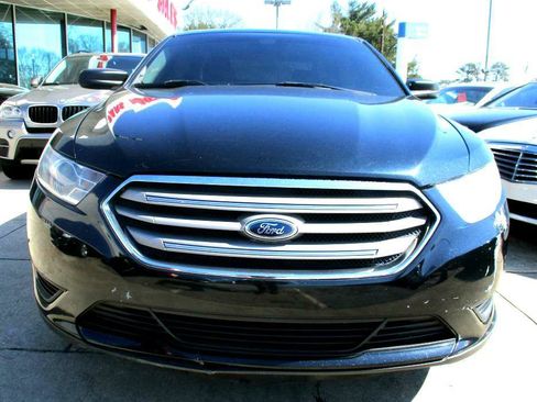 Used 2014 Ford Taurus SE FWD image 2