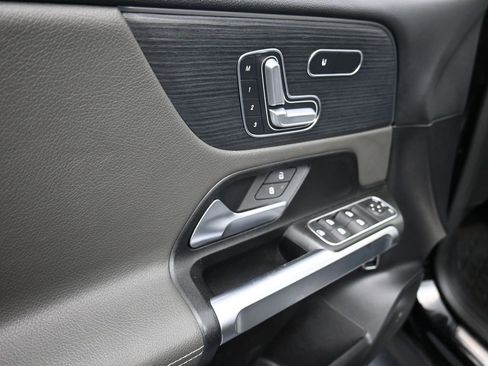 Used 2021 Mercedes-Benz GLB 35 AMG 4MATIC image 9