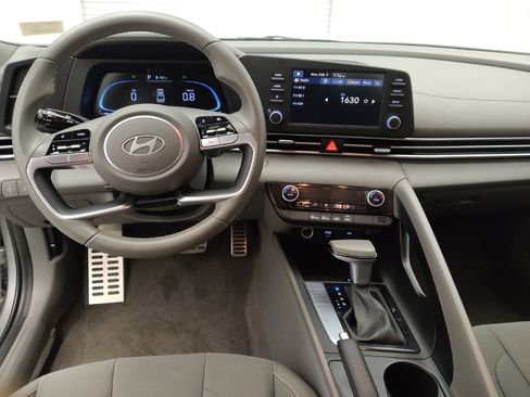 Used 2025 Hyundai Elantra Sport image 22