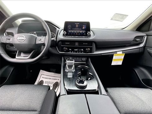 Used 2025 Nissan Rogue SV image 20