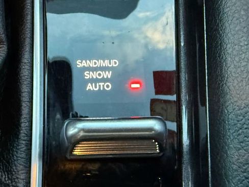 Used 2024 Jeep Compass Latitude image 19