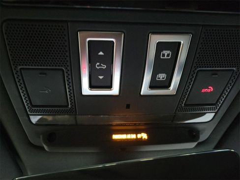 New 2025 Land Rover Defender 130 X-Dynamic SE image 21