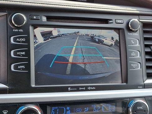 Used 2019 Toyota Highlander Plus AWD/4WD image 22