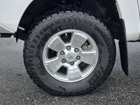 Used 2014 Toyota Tacoma 4x4 Double Cab w/ TRD Sport Package image 9