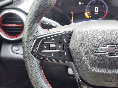 Used 2024 Chevrolet Trax RS FWD image 31