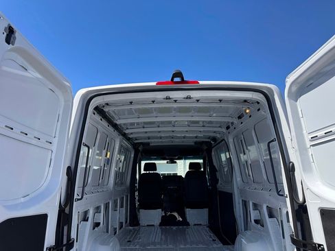 Used 2025 Mercedes-Benz Sprinter 2500 image 21