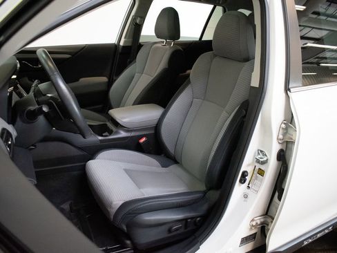 Used 2024 Subaru Outback Premium w/ Popular Package #1A AWD/4WD image 20