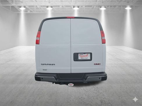 Used 2024 GMC Savana 3500 Extended w/ Driver Convenience Package RWD image 5